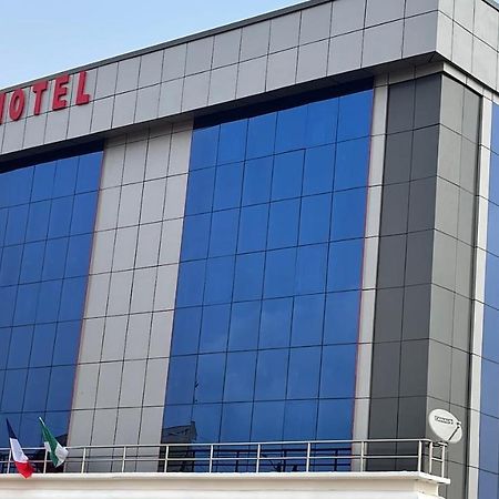 La Rochelle Hotel Yaoundé エクステリア 写真