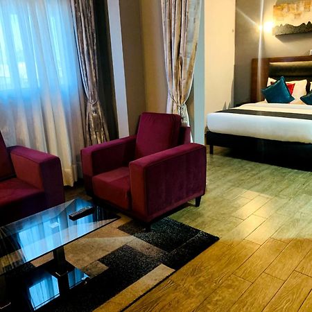 La Rochelle Hotel Yaoundé エクステリア 写真