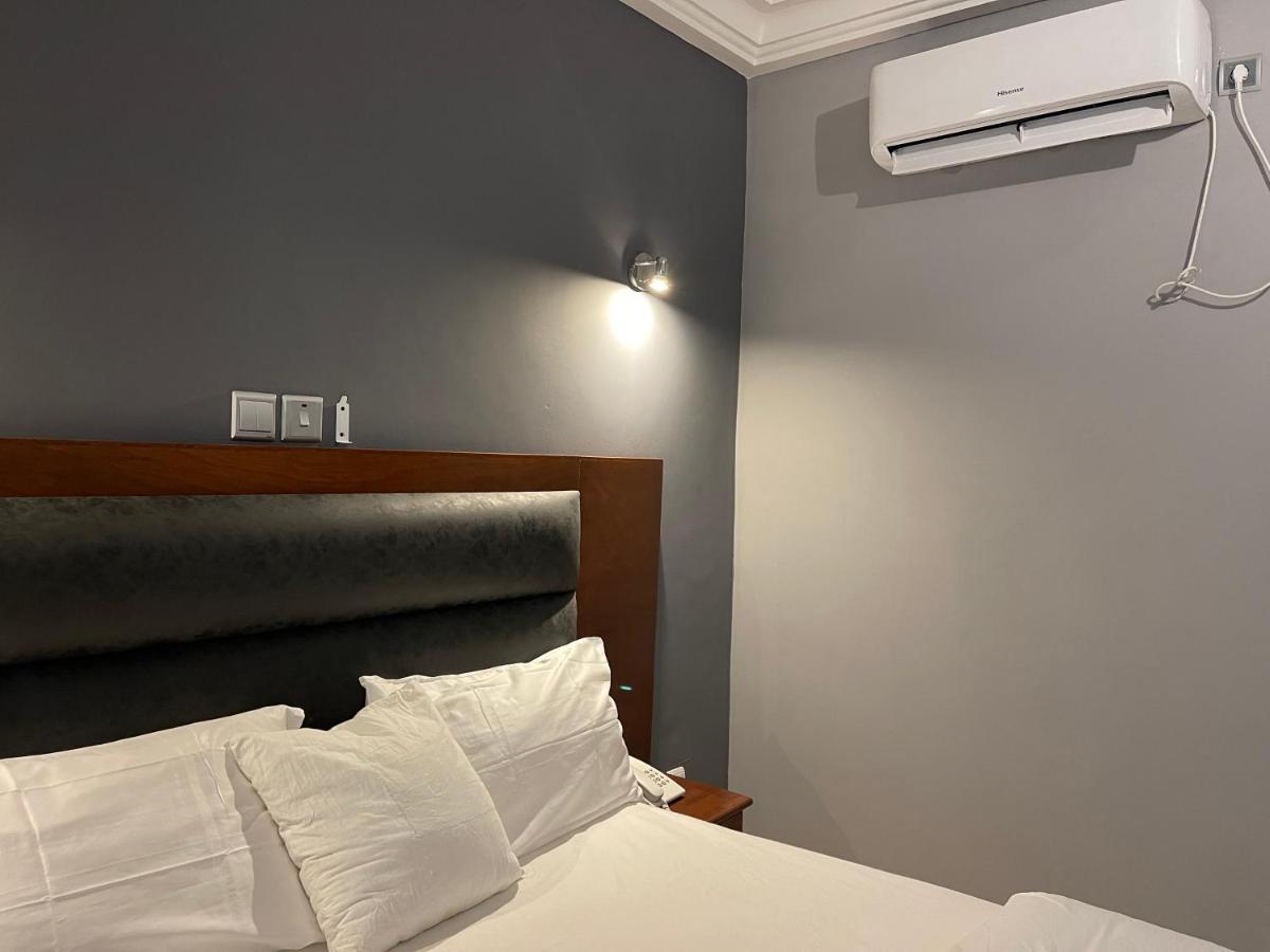 La Rochelle Hotel Yaoundé エクステリア 写真