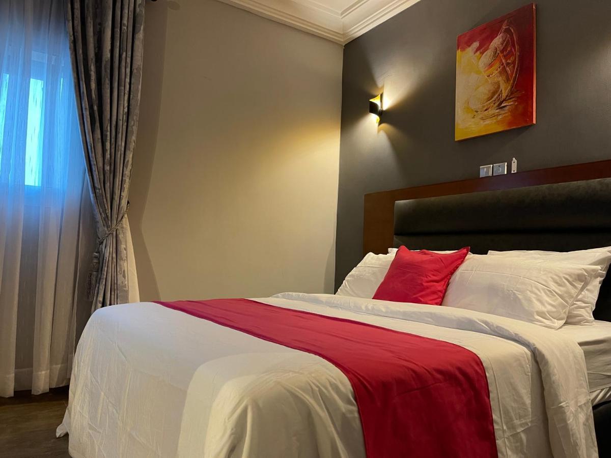 La Rochelle Hotel Yaoundé エクステリア 写真