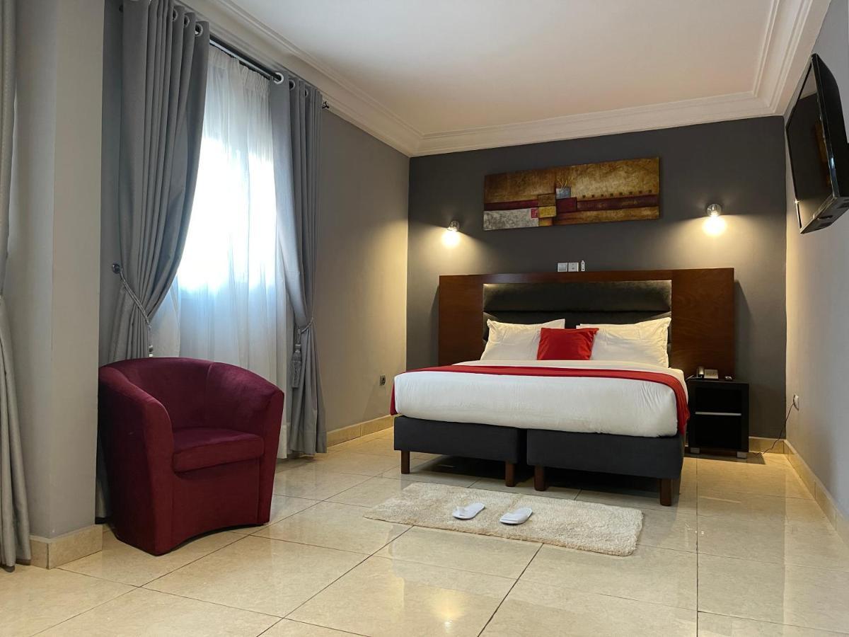 La Rochelle Hotel Yaoundé エクステリア 写真