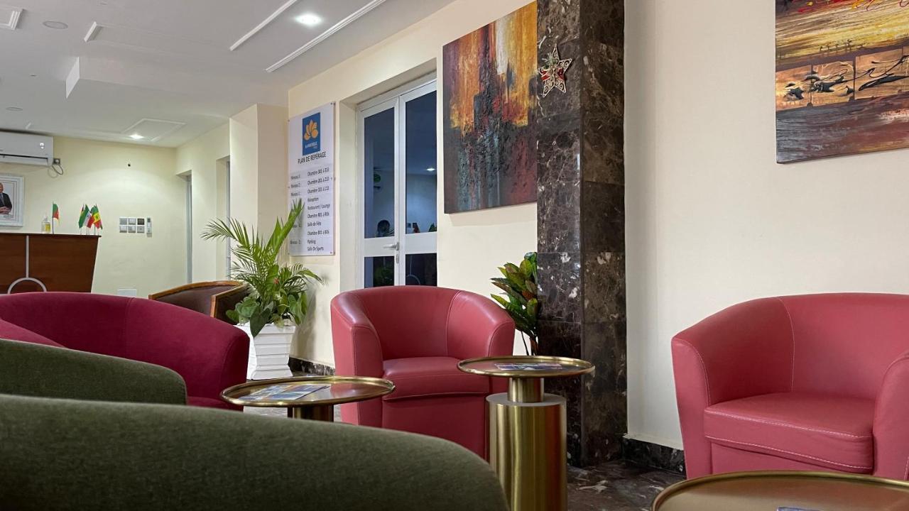 La Rochelle Hotel Yaoundé エクステリア 写真
