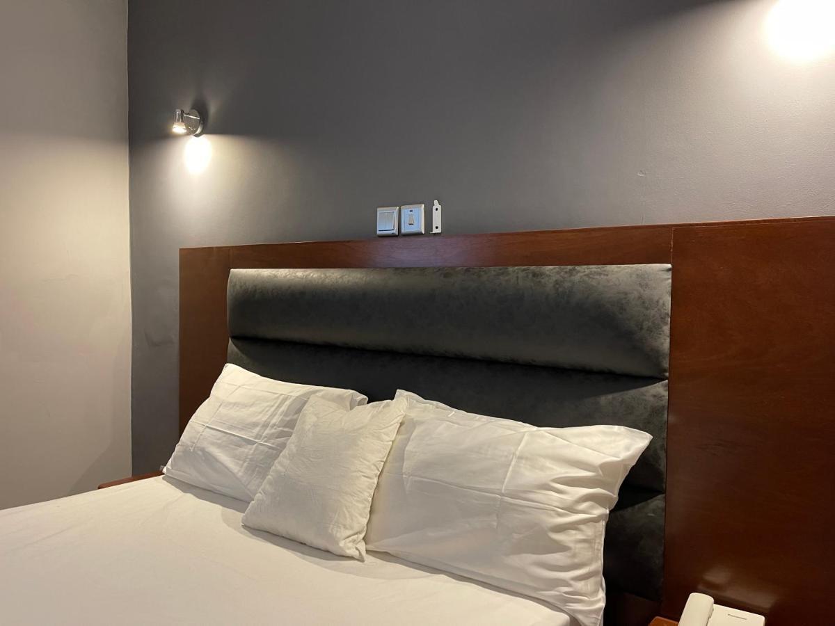 La Rochelle Hotel Yaoundé エクステリア 写真