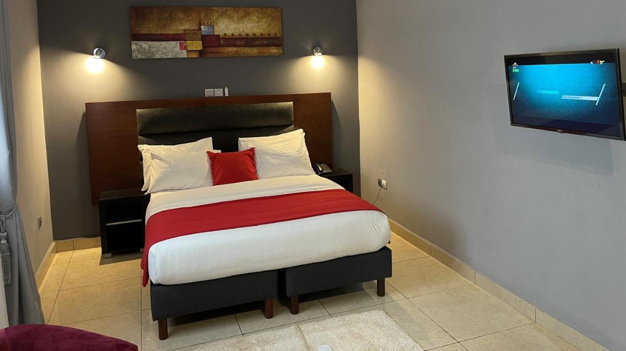 La Rochelle Hotel Yaoundé エクステリア 写真