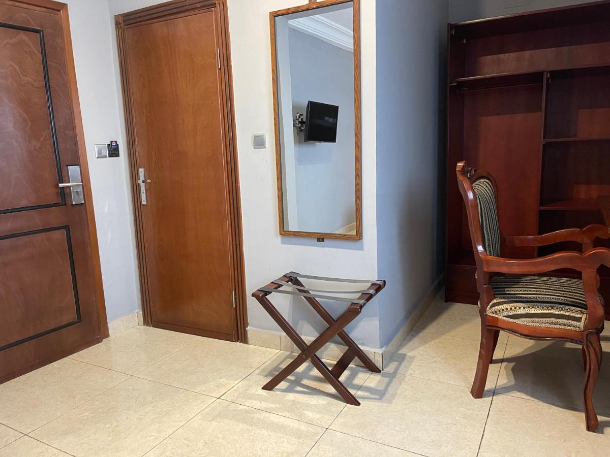 La Rochelle Hotel Yaoundé エクステリア 写真
