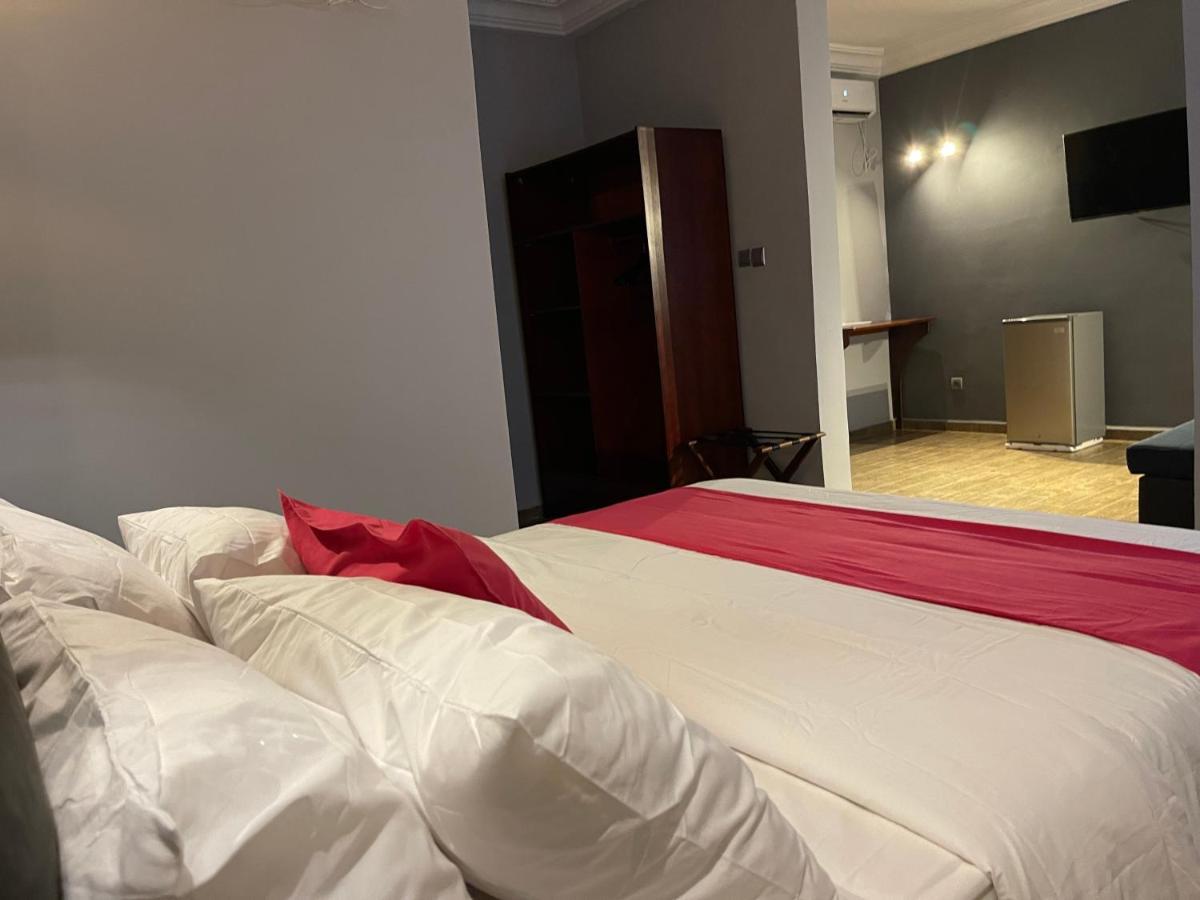 La Rochelle Hotel Yaoundé エクステリア 写真