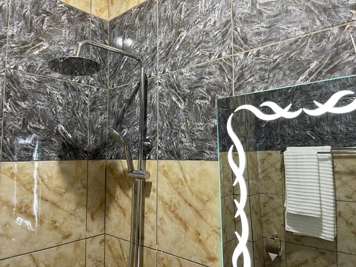 La Rochelle Hotel Yaoundé エクステリア 写真