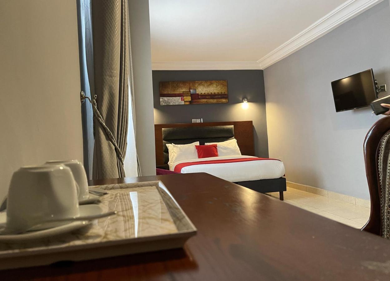 La Rochelle Hotel Yaoundé エクステリア 写真