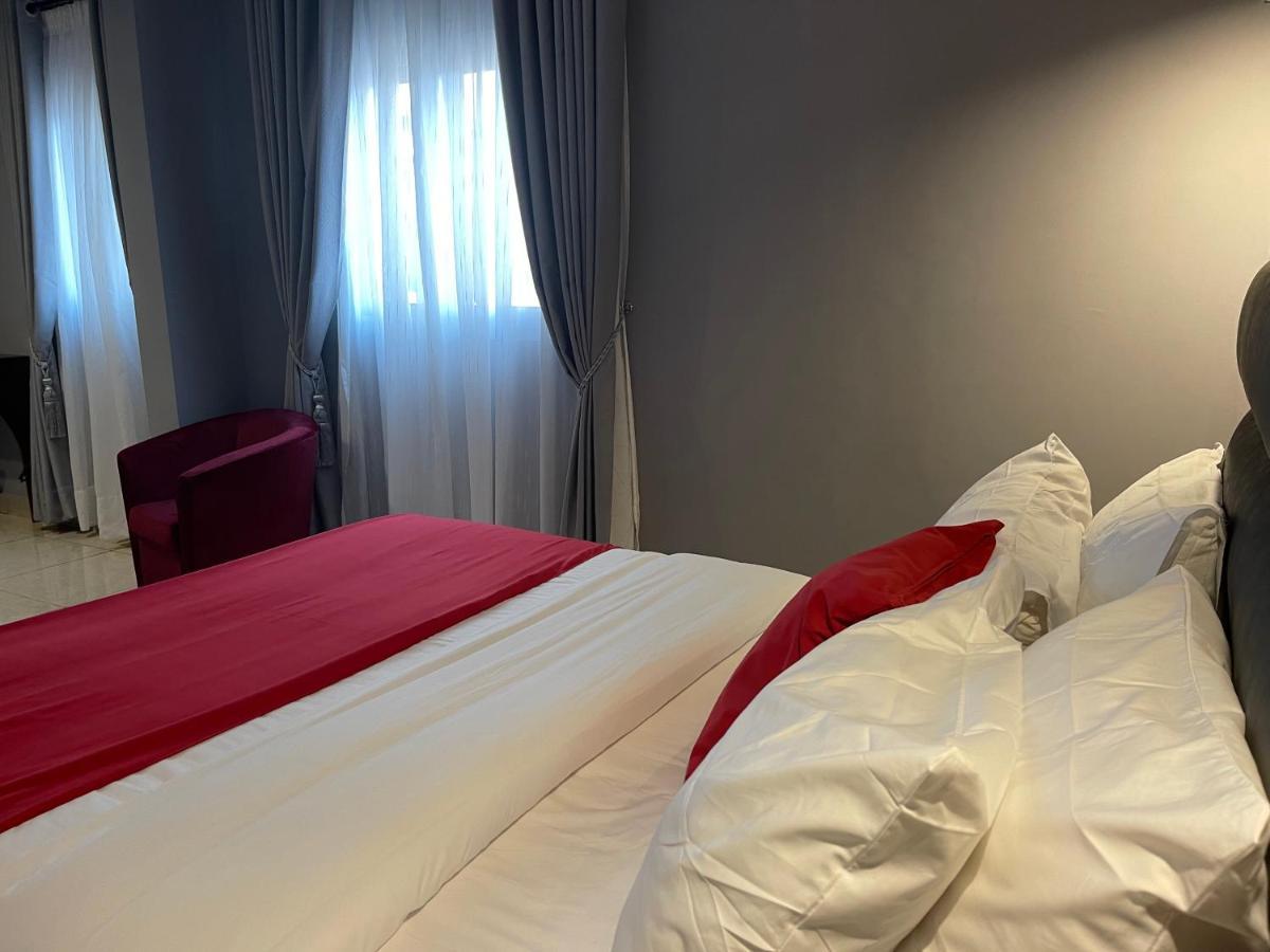 La Rochelle Hotel Yaoundé エクステリア 写真