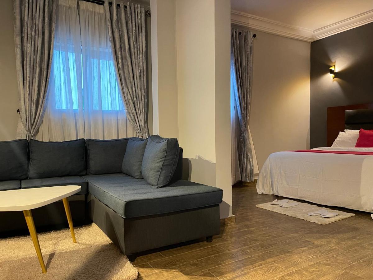 La Rochelle Hotel Yaoundé エクステリア 写真