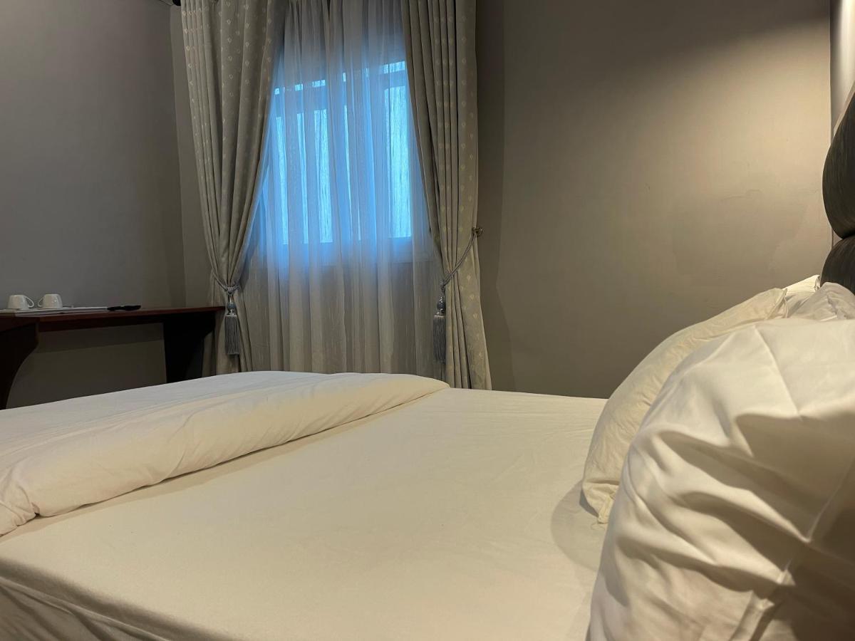 La Rochelle Hotel Yaoundé エクステリア 写真