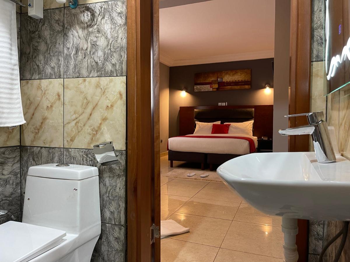 La Rochelle Hotel Yaoundé エクステリア 写真