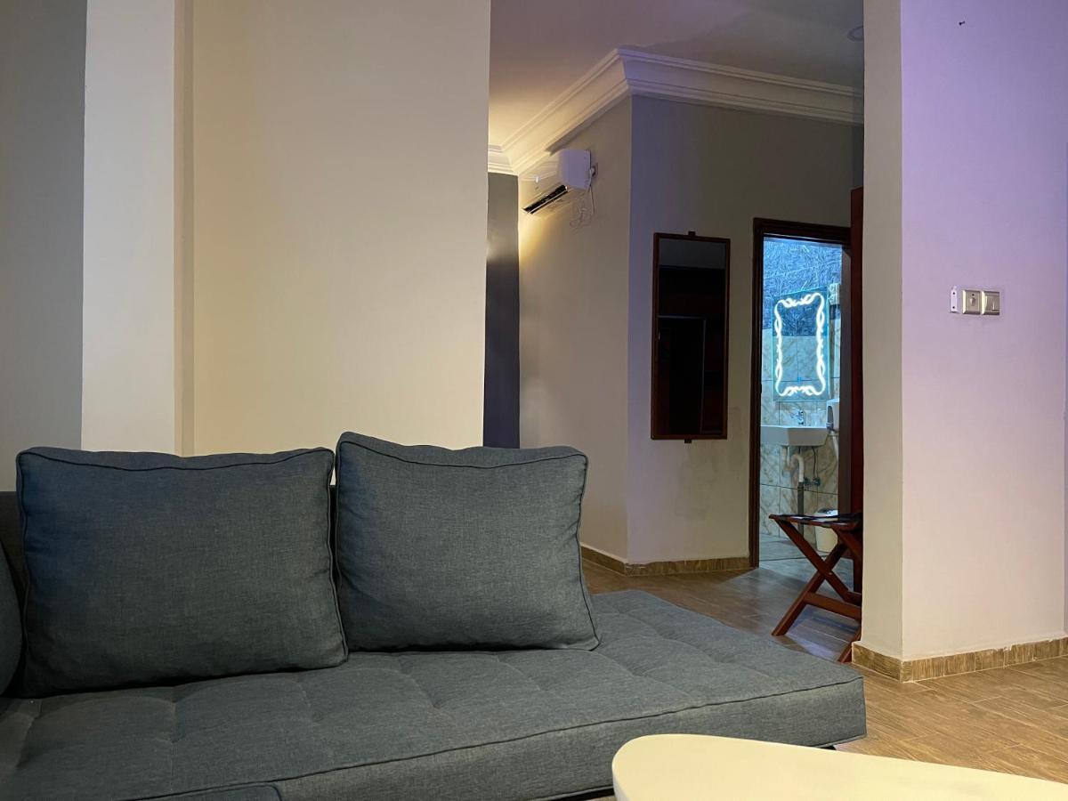 La Rochelle Hotel Yaoundé エクステリア 写真