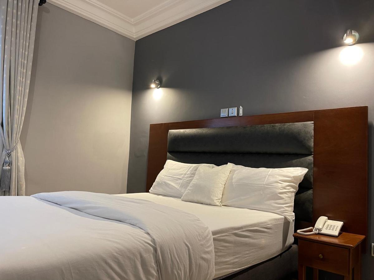 La Rochelle Hotel Yaoundé エクステリア 写真