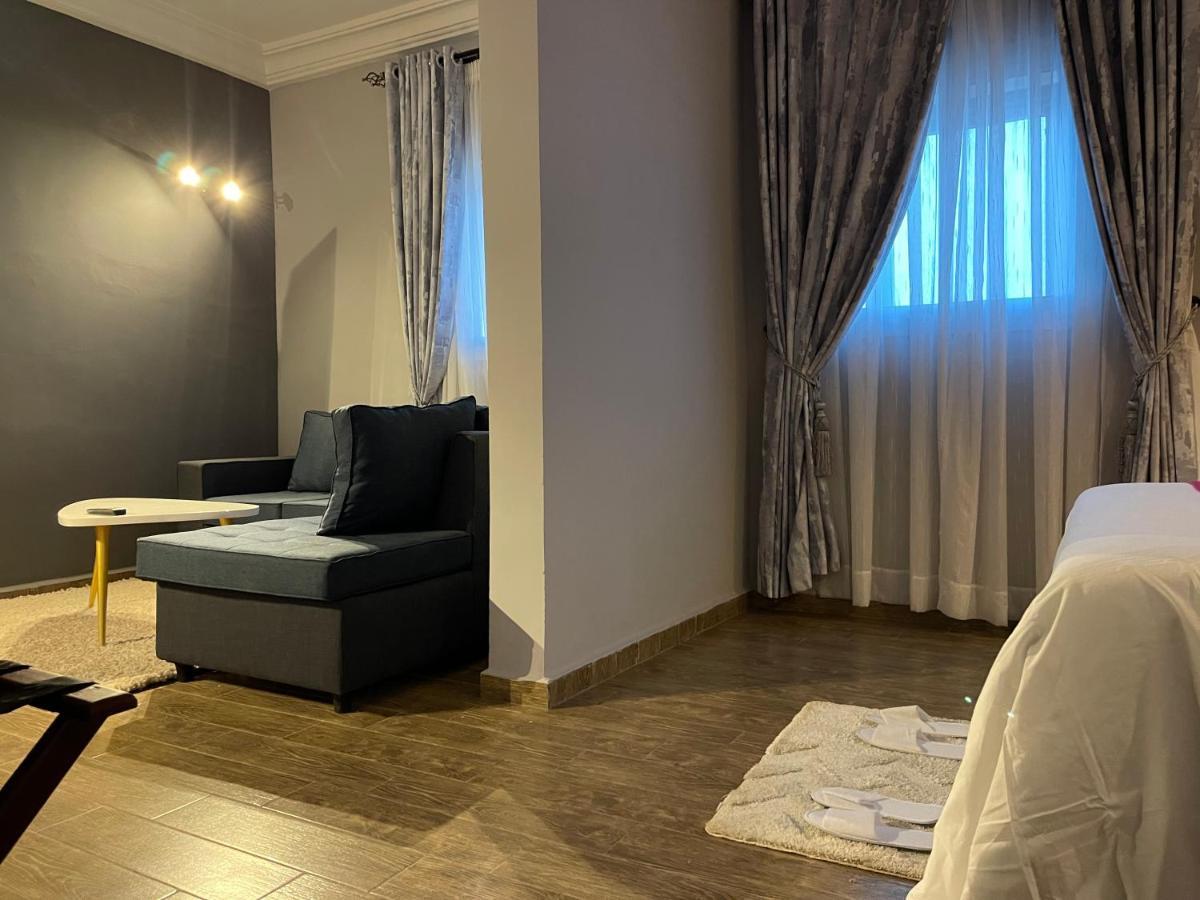 La Rochelle Hotel Yaoundé エクステリア 写真