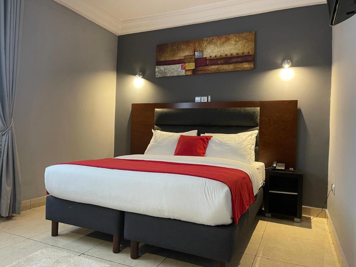 La Rochelle Hotel Yaoundé エクステリア 写真