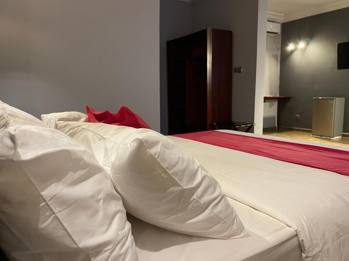 La Rochelle Hotel Yaoundé エクステリア 写真