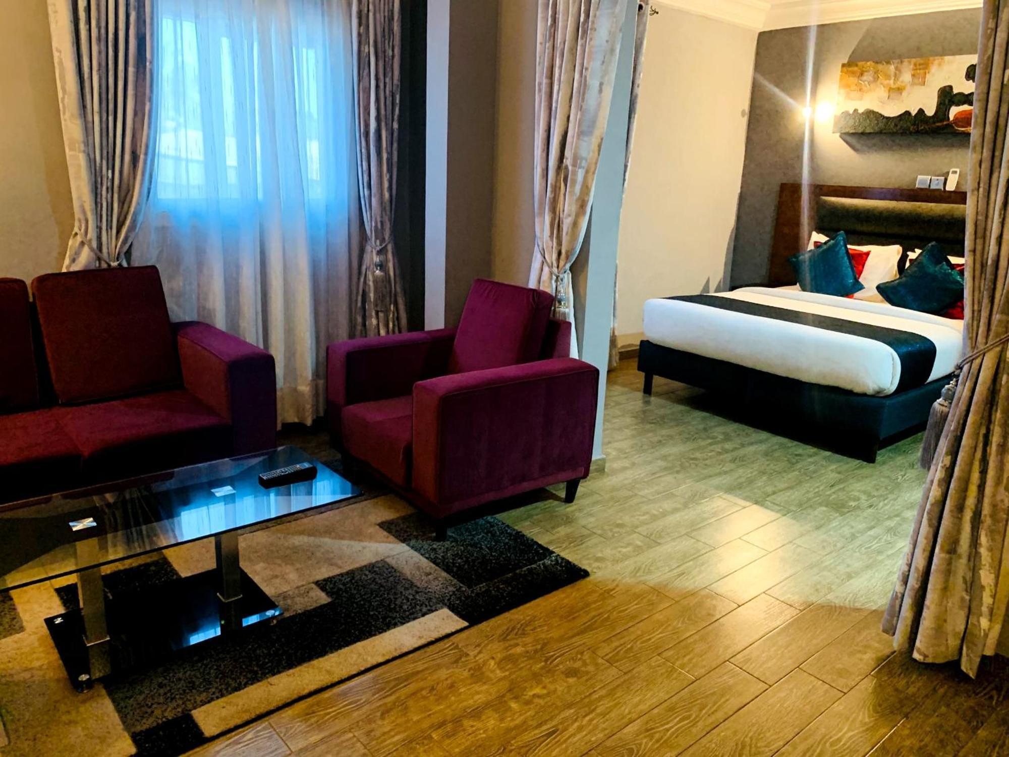 La Rochelle Hotel Yaoundé エクステリア 写真