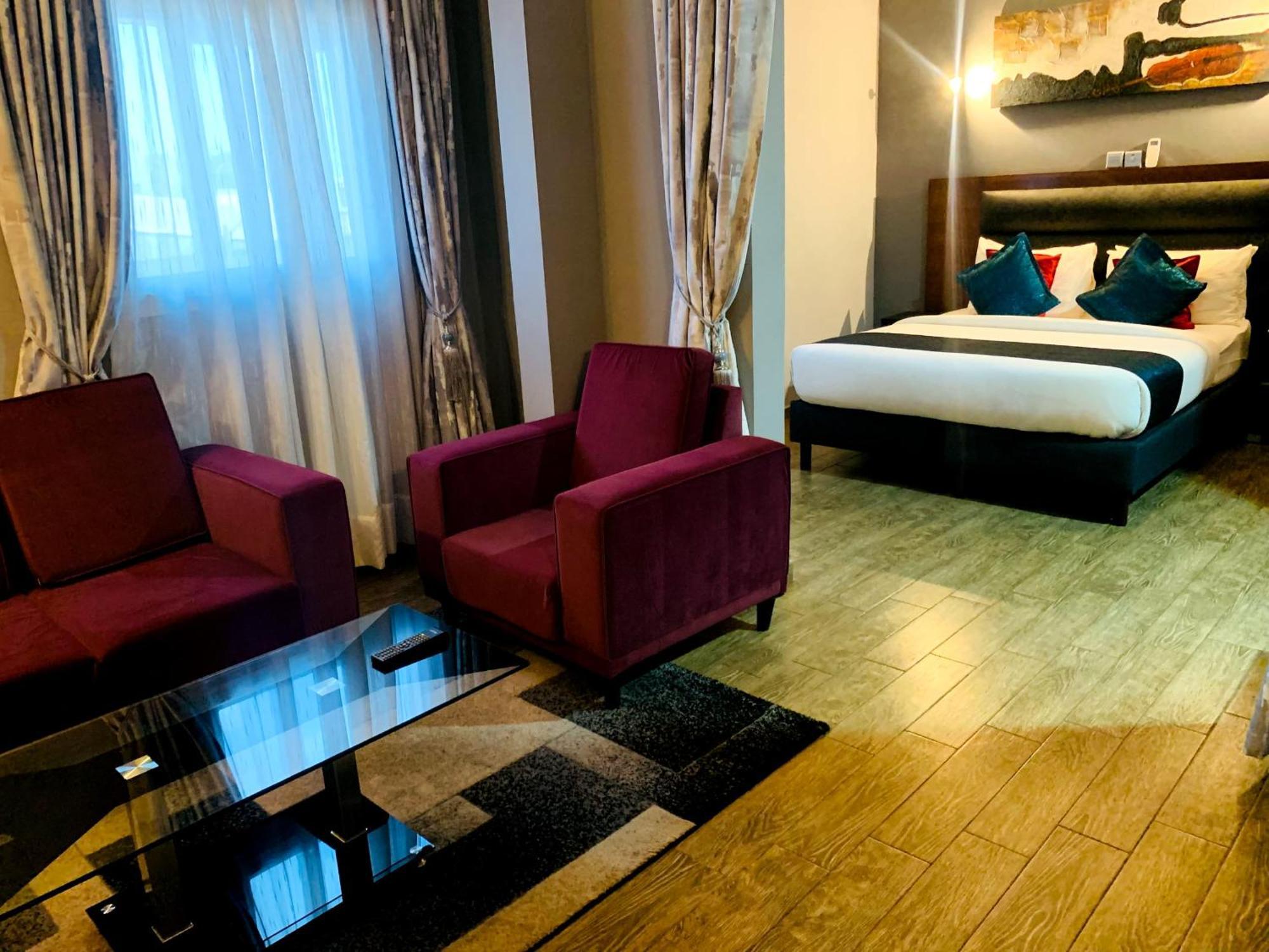 La Rochelle Hotel Yaoundé エクステリア 写真