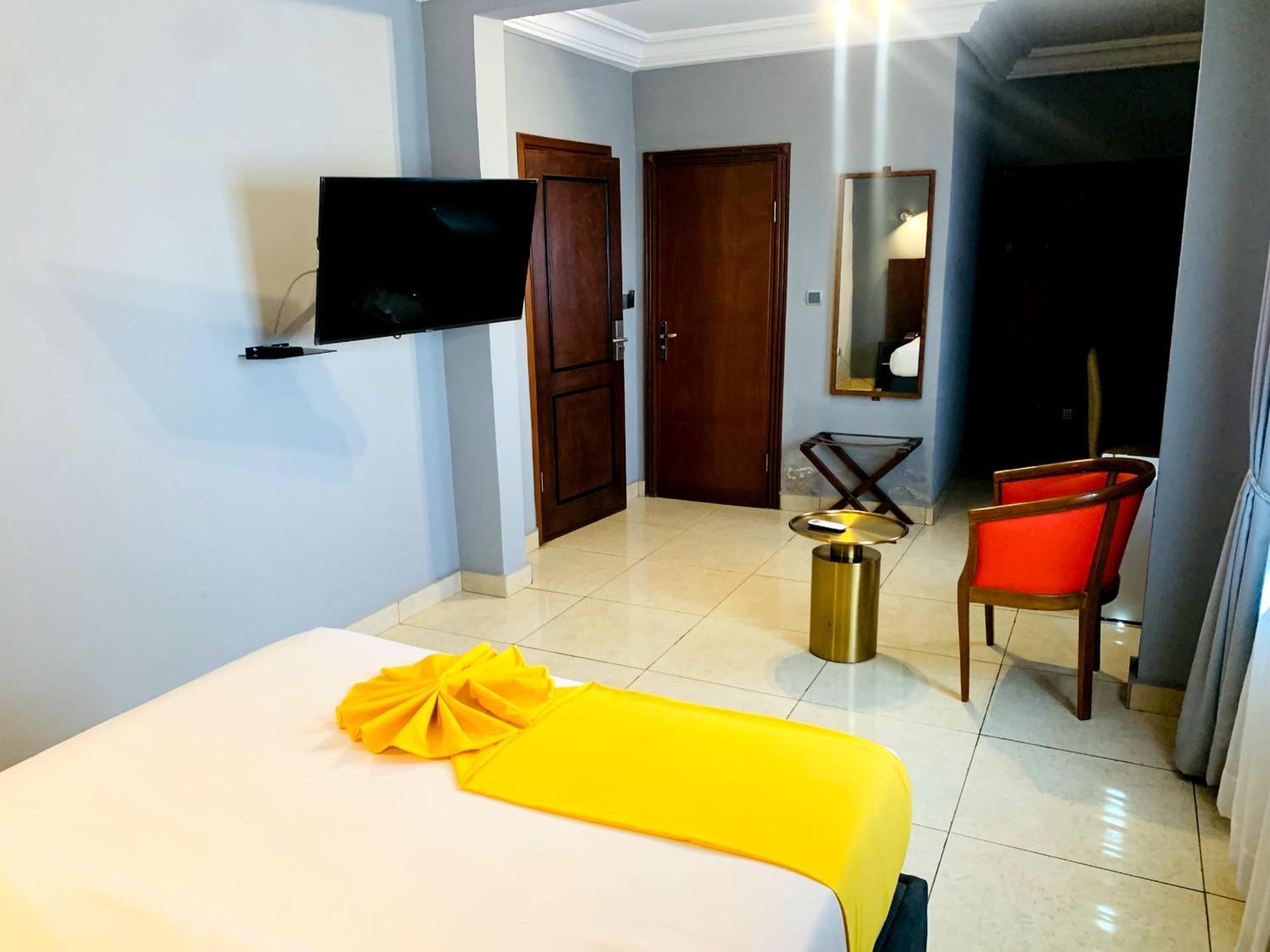 La Rochelle Hotel Yaoundé エクステリア 写真