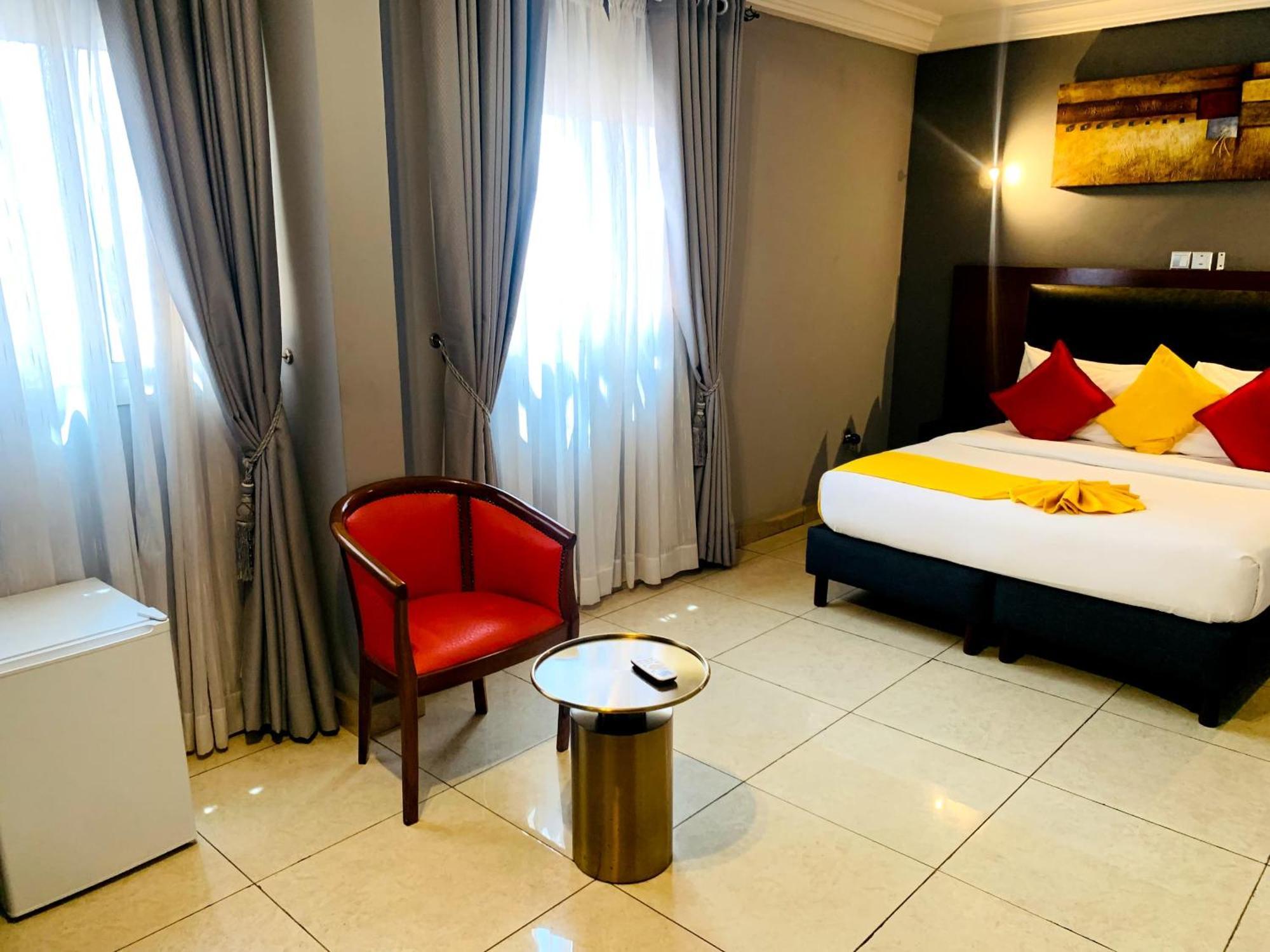 La Rochelle Hotel Yaoundé エクステリア 写真